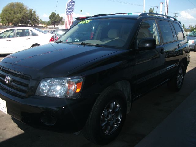 2005 Toyota Highlander Base, AWD, Loaded, Clean