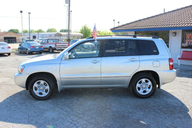 2005 Toyota Highlander Base, AWD, Loaded, Clean