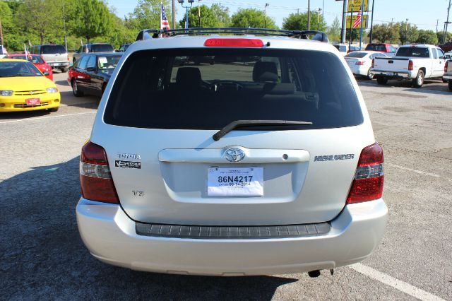2005 Toyota Highlander Base, AWD, Loaded, Clean