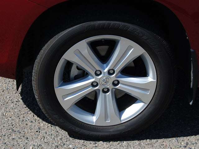 2008 Toyota Highlander 540ia 4dr Sdn 5-spd Auto