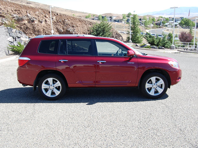 2008 Toyota Highlander 540ia 4dr Sdn 5-spd Auto