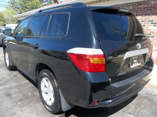2010 Toyota Highlander 528ia 4dr Sdn Auto Sedan