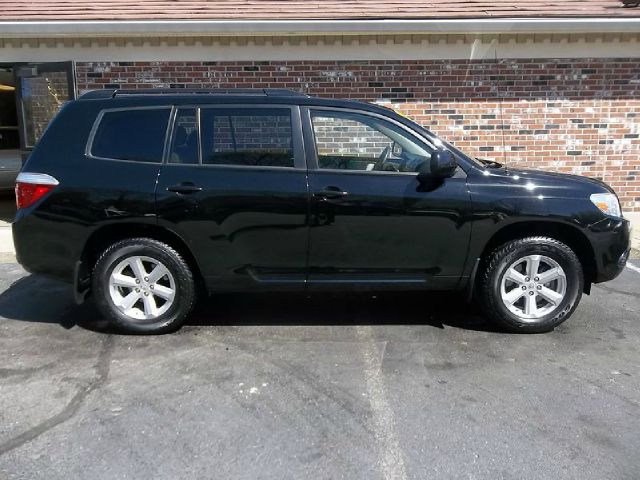 2010 Toyota Highlander 528ia 4dr Sdn Auto Sedan