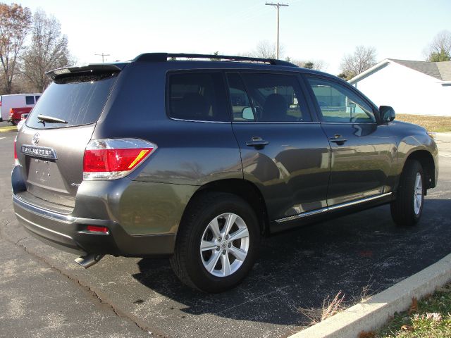 2011 Toyota Highlander SE