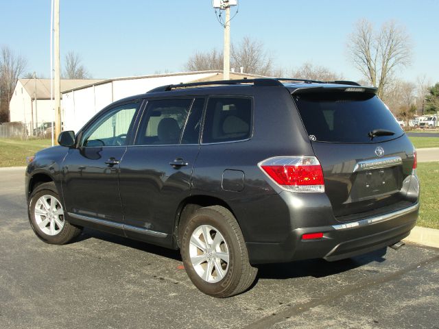 2011 Toyota Highlander SE
