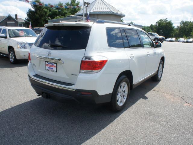 2011 Toyota Highlander SE