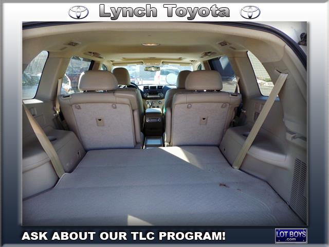 2011 Toyota Highlander SE