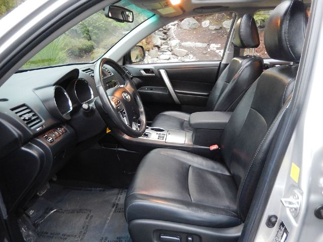 2011 Toyota Highlander 528ia 4dr Sdn Auto Sedan
