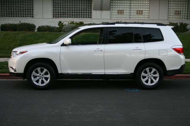 2012 Toyota Highlander Ram 3500 Diesel 2-WD