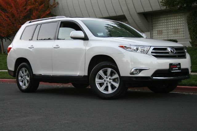 2012 Toyota Highlander Ram 3500 Diesel 2-WD