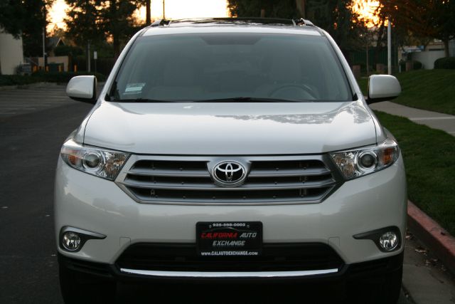 2012 Toyota Highlander Ram 3500 Diesel 2-WD