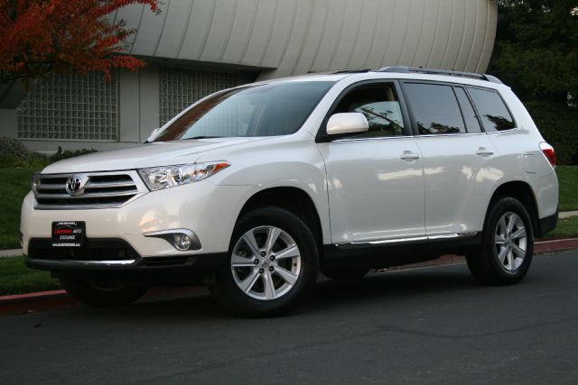 2012 Toyota Highlander Ram 3500 Diesel 2-WD