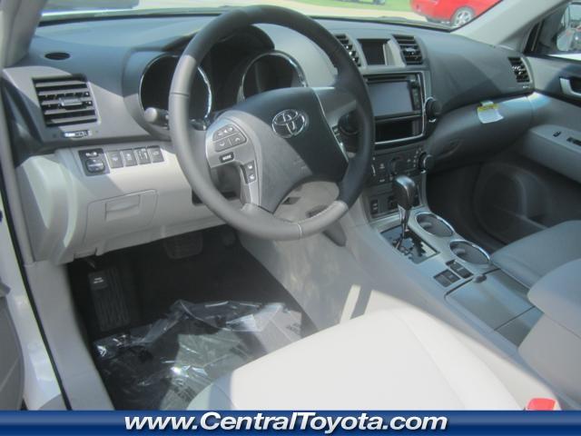 2013 Toyota Highlander SE