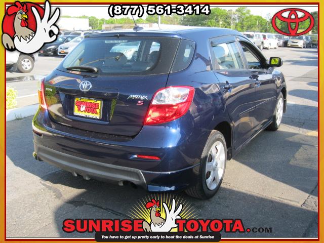 2009 Toyota Matrix 2WD 4dr V6 SE