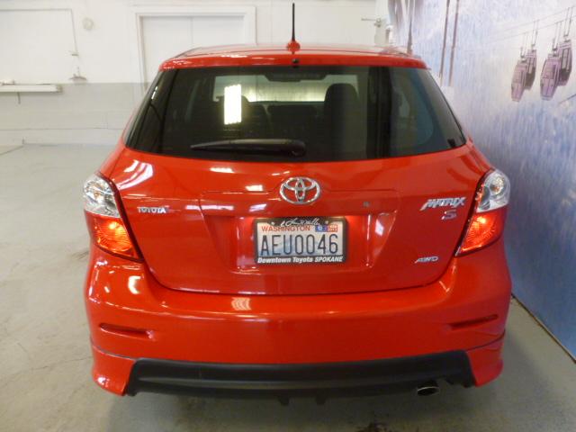 2009 Toyota Matrix 2WD 4dr V6 SE