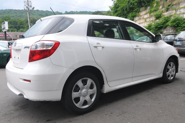 2010 Toyota Matrix Unknown