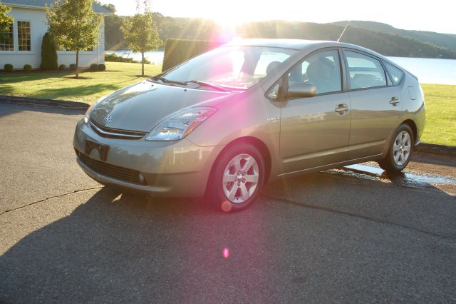 2006 Toyota Prius Ram 3500 Diesel 2-WD