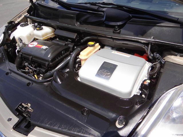 2009 Toyota Prius 1996 Nissan