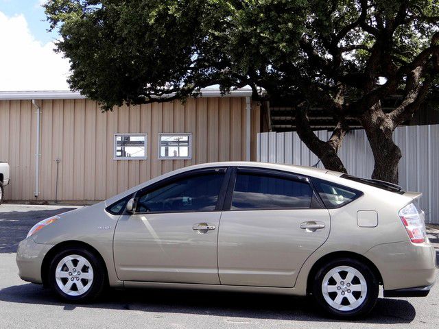2009 Toyota Prius 1996 Nissan
