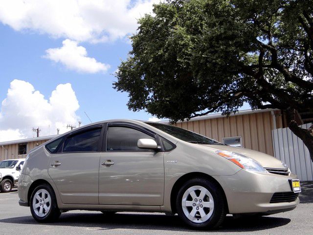 2009 Toyota Prius 1996 Nissan