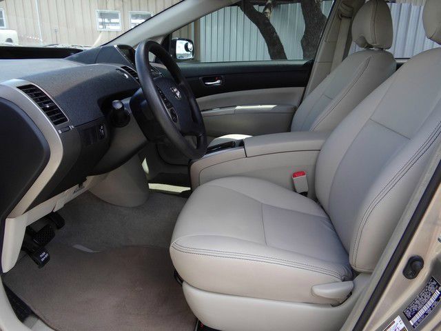 2009 Toyota Prius 1996 Nissan