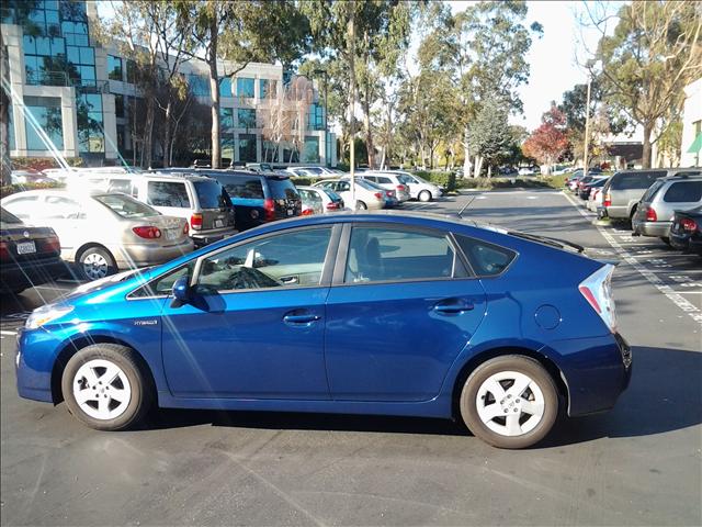 2011 Toyota Prius LTZ 4x4 Nav DVD