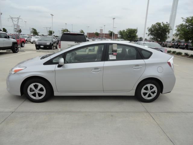 2013 Toyota Prius SL 2WD 4-cyl Automatic