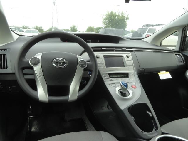 2013 Toyota Prius SL 2WD 4-cyl Automatic