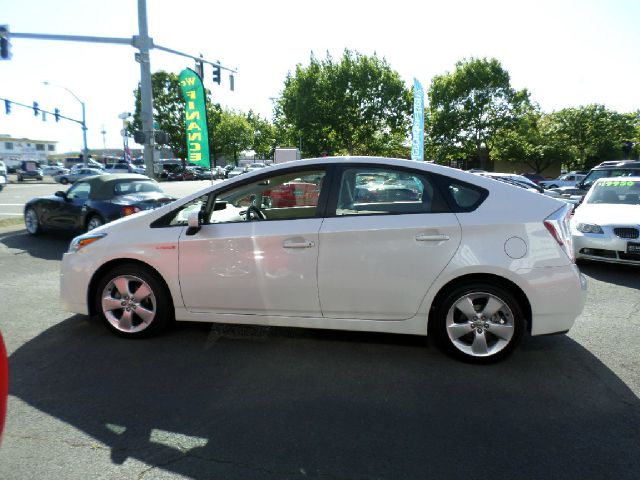 2011 Toyota Prius IV 4dr Sdn 750li Xdrive AWD Sedan