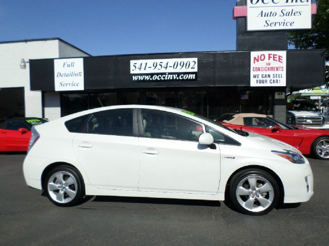 2011 Toyota Prius IV 4dr Sdn 750li Xdrive AWD Sedan