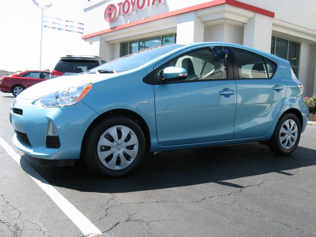2013 Toyota Prius c 535xi Sport