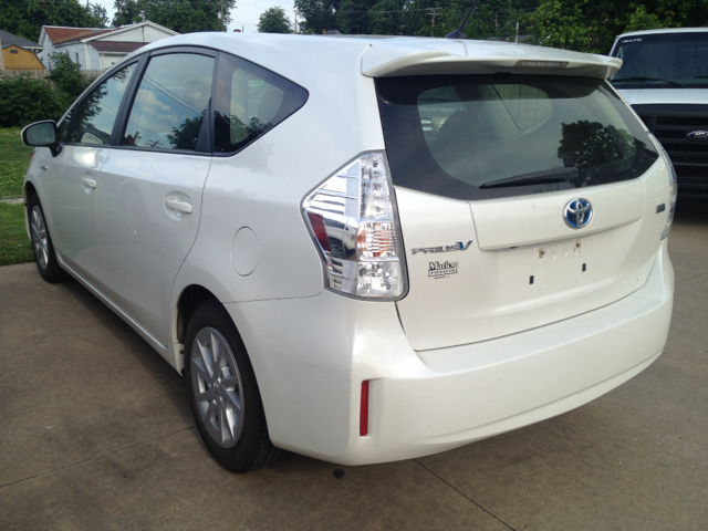 2012 Toyota Prius v Base 3000 DOWN WE Finance