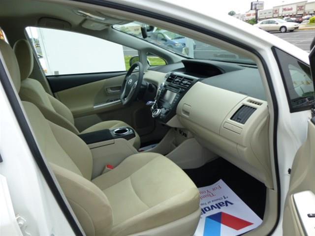 2012 Toyota Prius v R1