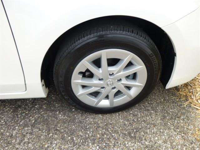 2012 Toyota Prius v R1