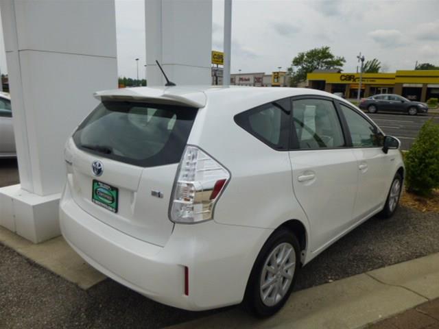 2012 Toyota Prius v R1