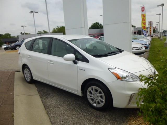 2012 Toyota Prius v R1