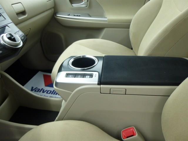 2012 Toyota Prius v R1