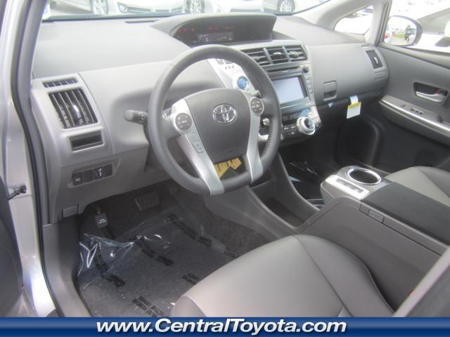 2013 Toyota Prius v Base 3000 DOWN WE Finance