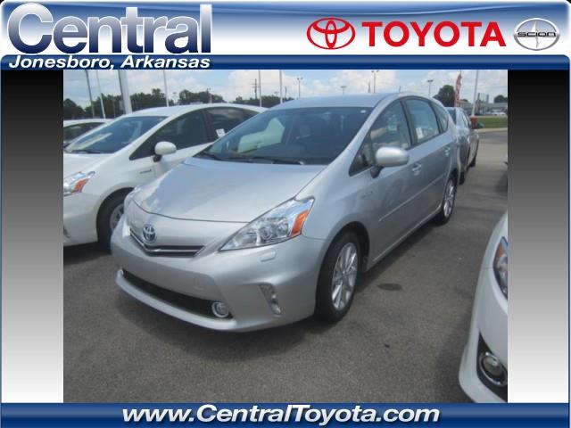 2013 Toyota Prius v Base 3000 DOWN WE Finance