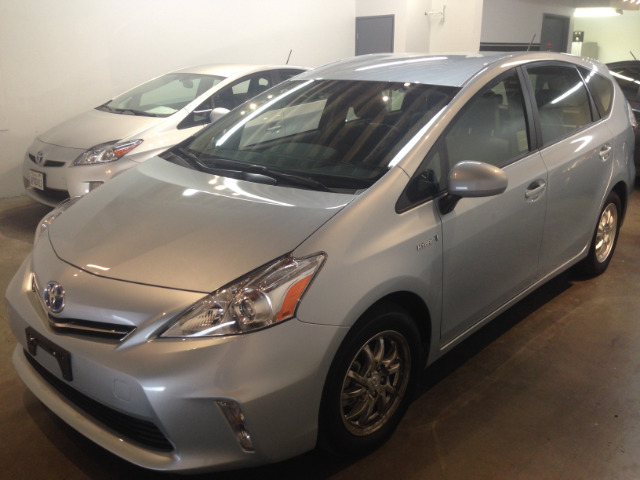 2013 Toyota Prius v Base 3000 DOWN WE Finance