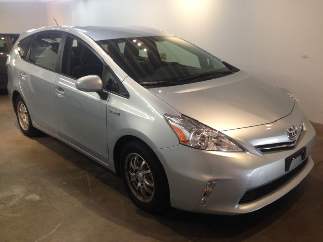 2013 Toyota Prius v Base 3000 DOWN WE Finance