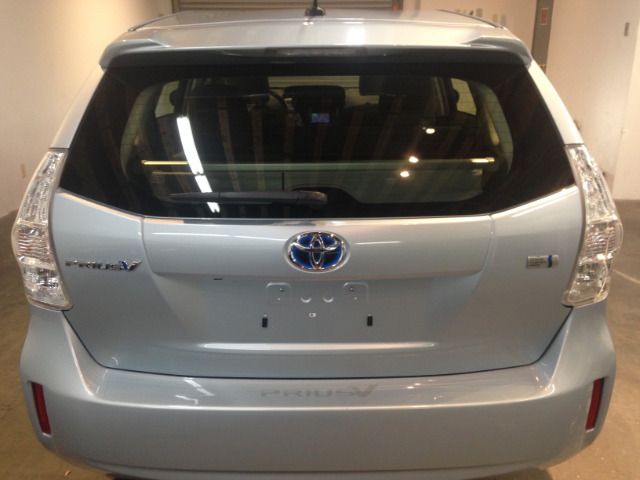 2013 Toyota Prius v Base 3000 DOWN WE Finance