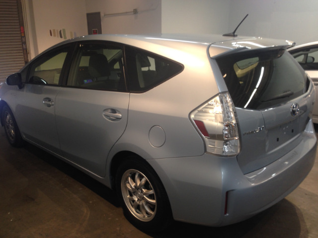 2013 Toyota Prius v Base 3000 DOWN WE Finance