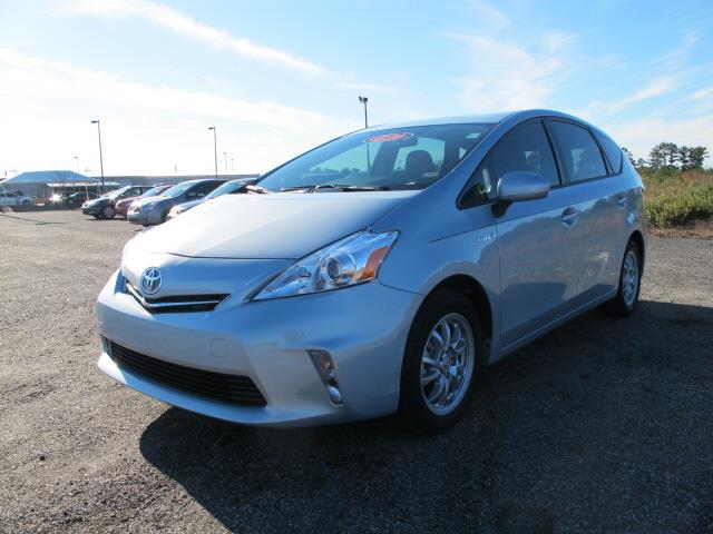 2013 Toyota Prius v G 15