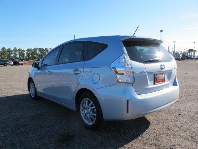 2013 Toyota Prius v G 15