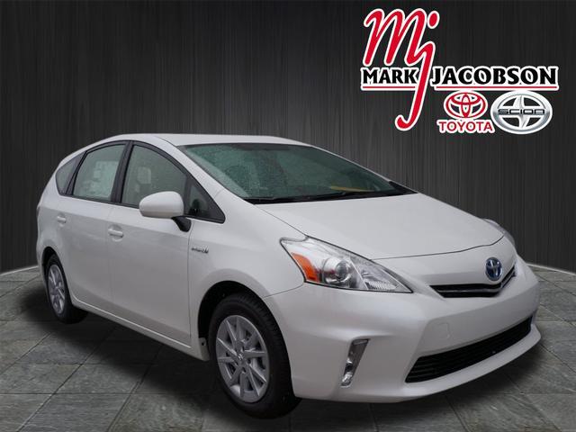 2014 Toyota Prius v Base 3000 DOWN WE Finance