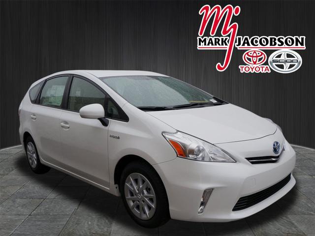2014 Toyota Prius v Base 3000 DOWN WE Finance