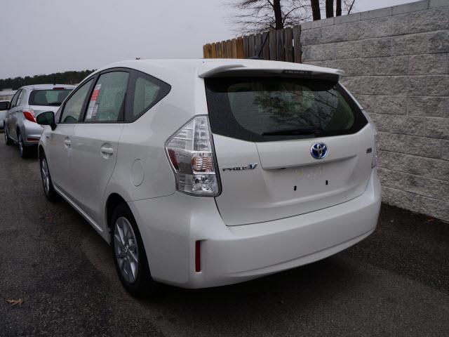 2014 Toyota Prius v Base 3000 DOWN WE Finance