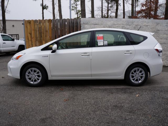 2014 Toyota Prius v Base 3000 DOWN WE Finance