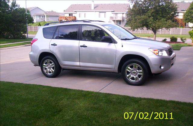 2007 Toyota RAV4 2008 Dodge SLT